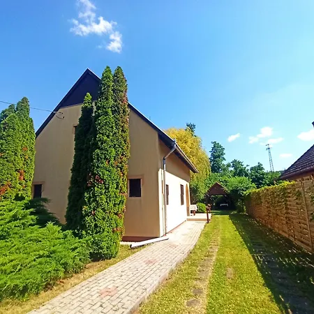 בית נופש Elod Nyaralohaz Balatonberény